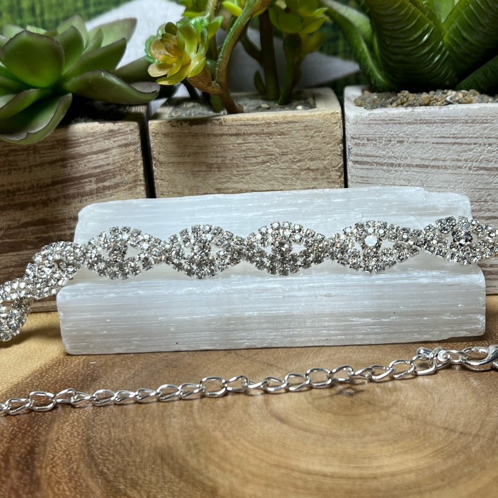 VTG| Rhinestone Crystal Twisted Necklace ✨🤍 - Picture 13 of 15